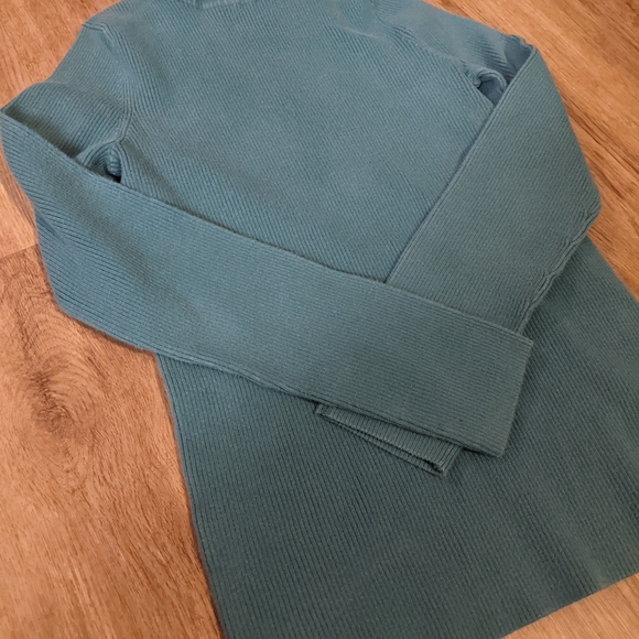 Eddie Bauer Turquoise Turtleneck, Medium - Picture 4 of 4